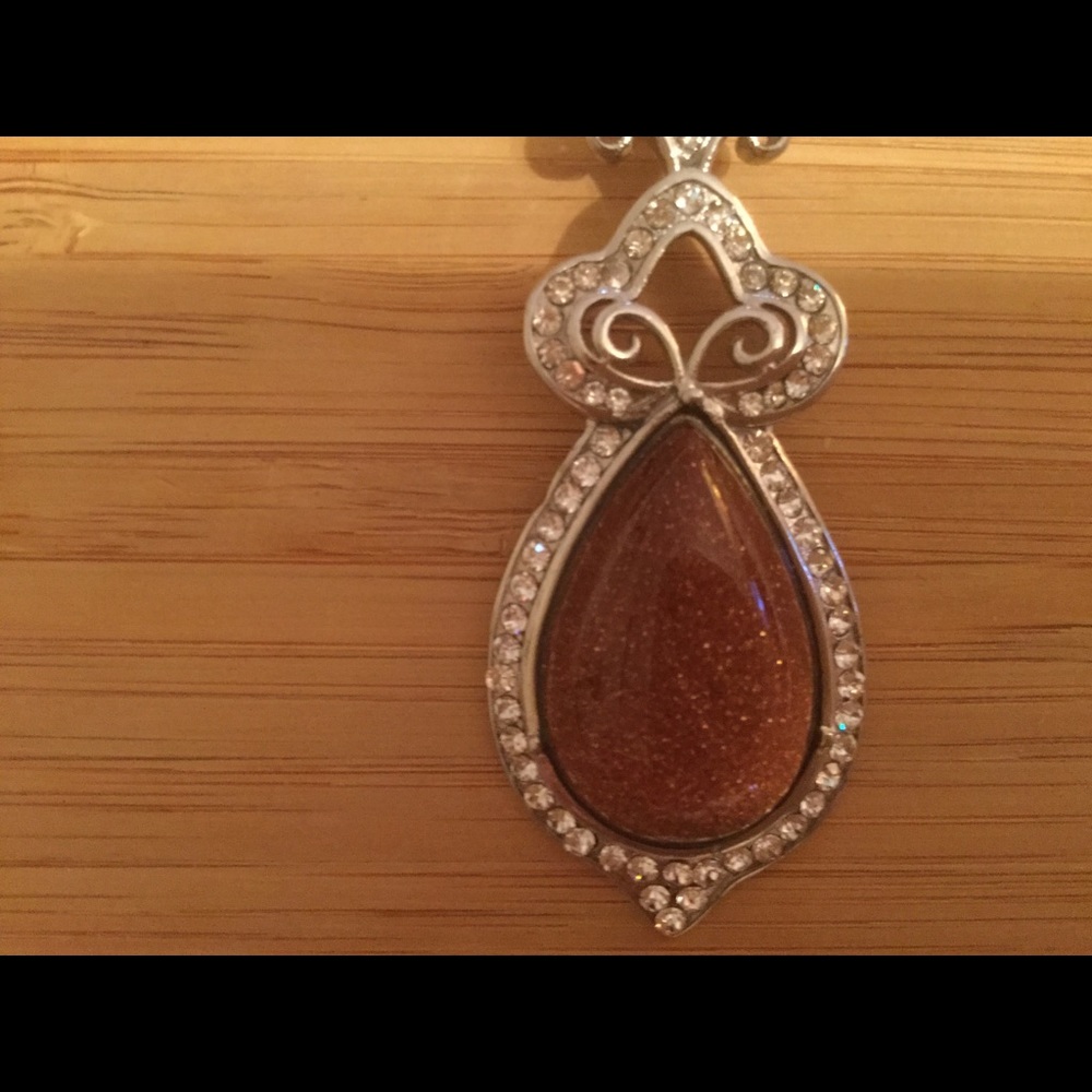 NWOT SS goldstone  medallion w/18-/2” necklace
